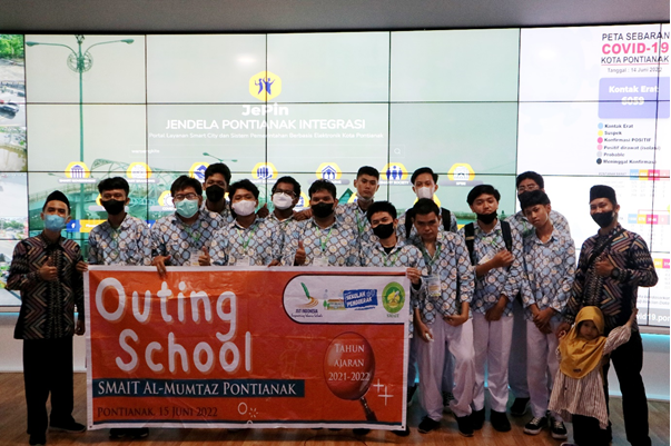 Kunjungan SMAIT Al-Mumtaz Ke Pontive Center Diskominfo Kota Pontianak